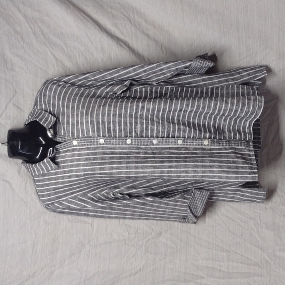 Habitat linen and cotton button down blouse mother of pearl buttons